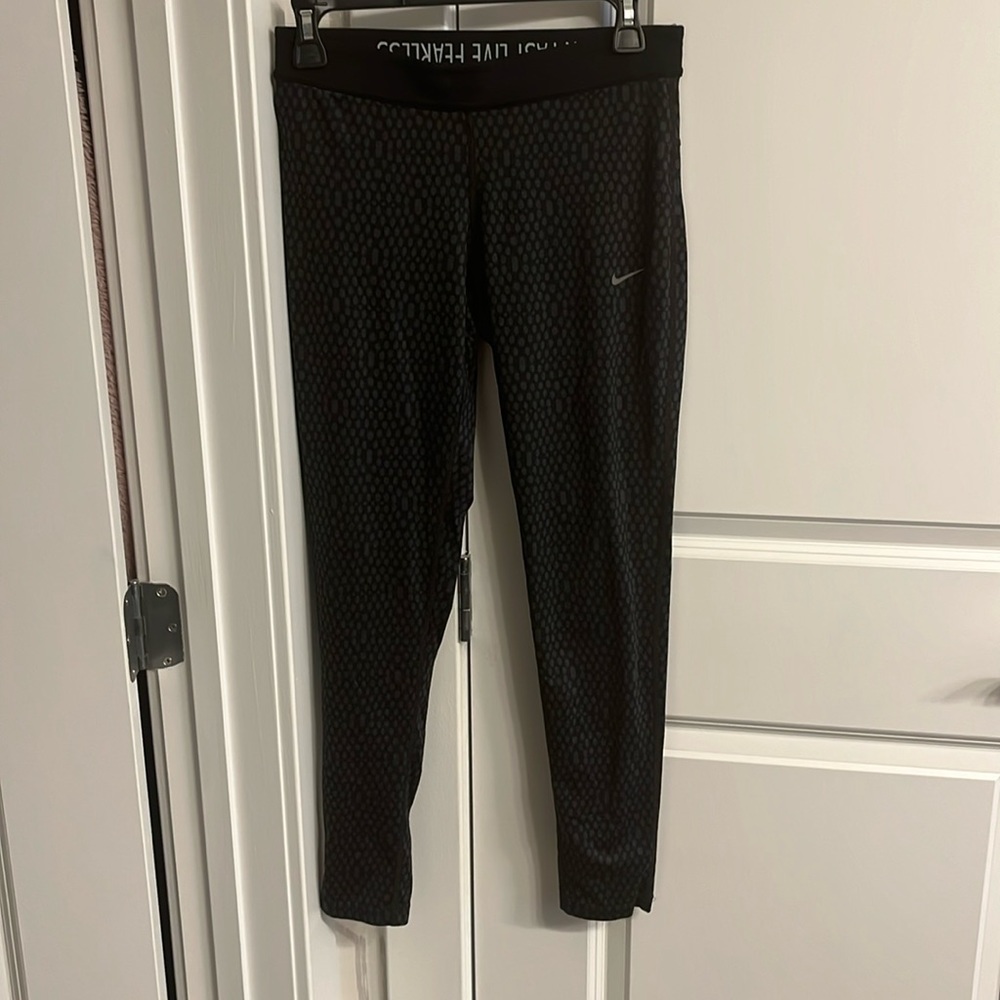 Nike Dri-Fit black/gray design legging ankle length medium